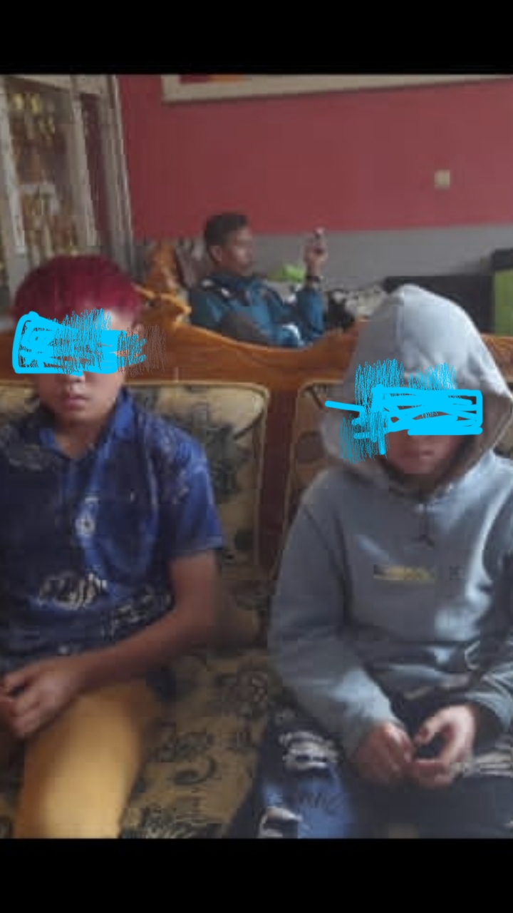 SD PASIR PARI DESA PANGAUBAN KEC.PACET GUDANG RONGSOKAN DI BOBOL ( MENCURI) DUA ANAK DI BAWAH UMUR VIRAL DI FB