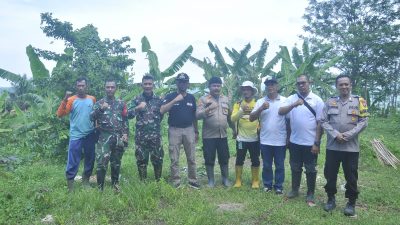 FORCOPIMCAM CONGGEANG BERSAMA CAMAT CECEP ERWIN LAKUKAN PENANAMAN POHON SEBAGAI UPAYA PELESTARIAN LINGKUNGAN