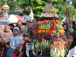 Kemeriahan Grebeg Gunungan di Eks Kawedanan Randublatung di HUT Blora ke 276.
