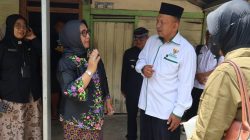 Wabup Blora Salurkan Bantuan Pengobatan Kepada Suparjan, Warga Desa Nglandeyan, Kecamatan Kedungtuban. Wabup Blora Salurkan Bantuan Pengobatan Kepada Suparjan, Warga Desa Nglandeyan, Kecamatan Kedungtuban.