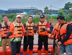 Jaga Ekosistem Sungai, Pemkot Jaktim Turun Serentak Berantas Ikan Sapu-Sapu